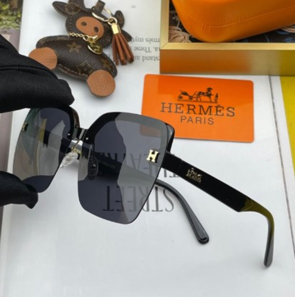 Hermès Square Rimless Sunglasses - Picture 2 of 4